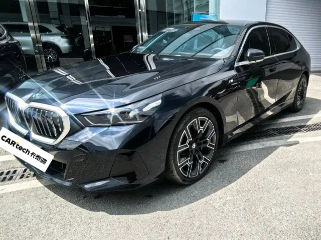 Фотография автомобиля — BMW 5 Series