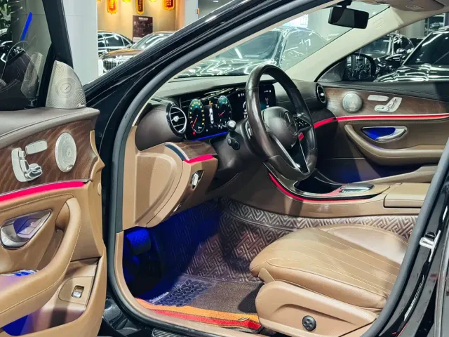 Mercedes-Benz E-Class — Фото автомобиля 4