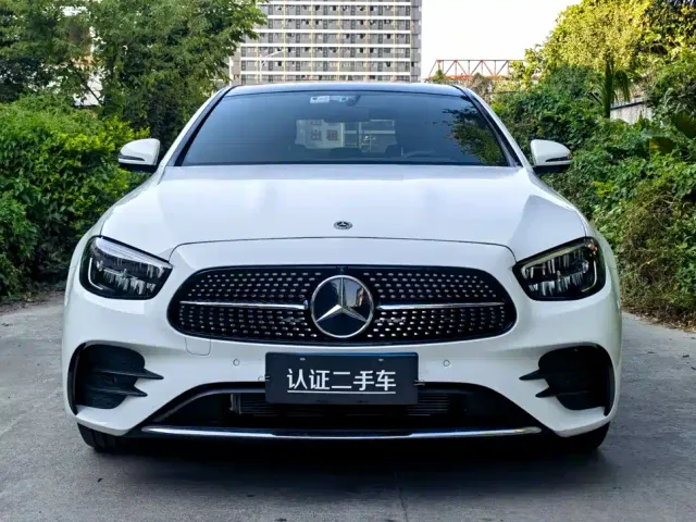 Mercedes-Benz E-Class — Фото автомобиля 2