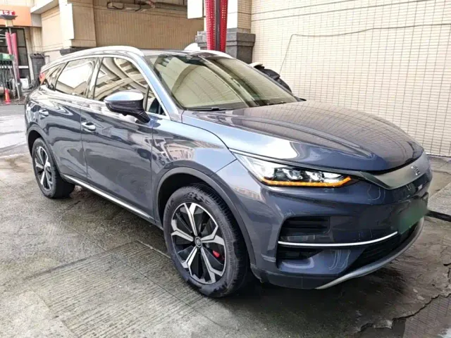 BYD Tang — Фото автомобиля 3