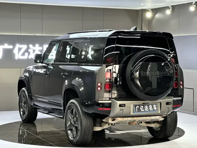 Land Rover Defender — Фото автомобиля 19
