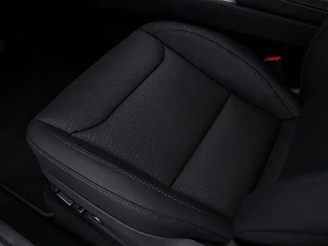 Tesla Model Y — Фото автомобиля 13