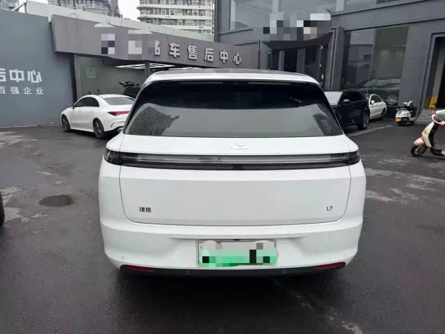 Li Auto L7 — Фото автомобиля 9