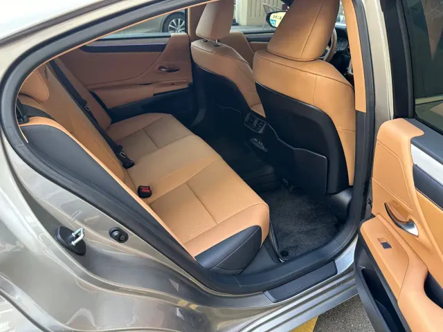 Lexus ES — Фото автомобиля 20