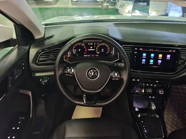 Volkswagen T-Roc — Фото автомобиля 10