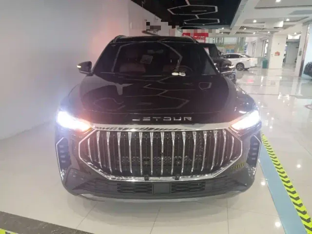 Jetour X70 Plus — Фото автомобиля 2