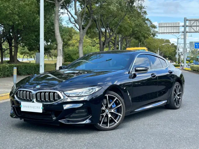 Фотография автомобиля — BMW 8 Series