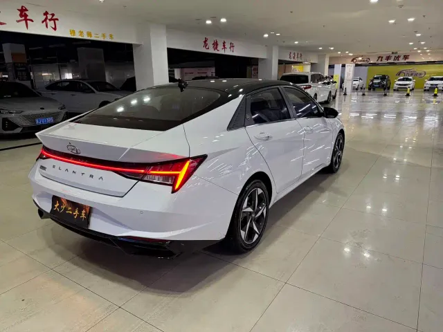 Hyundai Elantra — Фото автомобиля 3