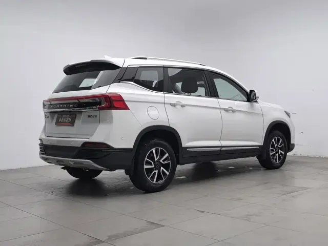 Forthing T5 — Фото автомобиля 2