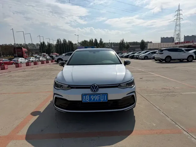 Volkswagen Golf — Фото автомобиля 2
