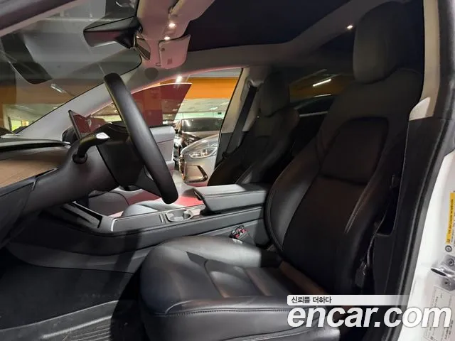 Tesla Model 3 — Фото автомобиля 10