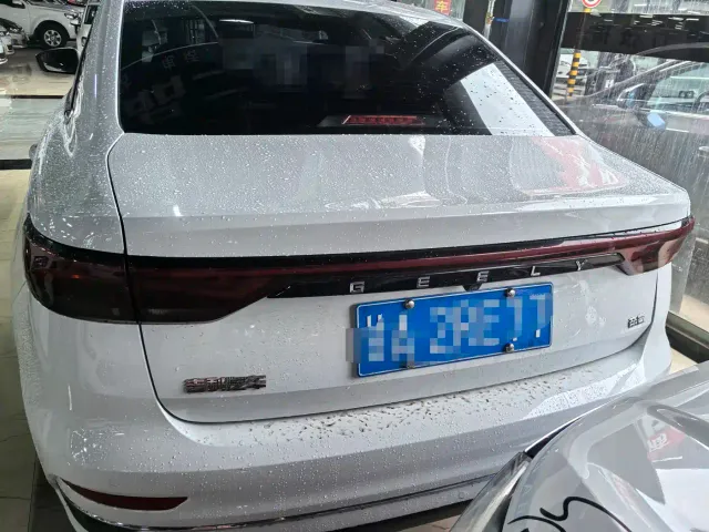 Geely Emgrand — Фото автомобиля 5