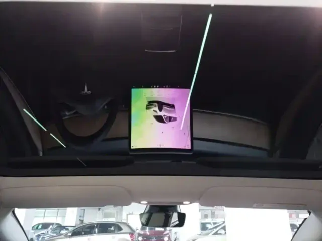 Tesla Model 3 — Фото автомобиля 17