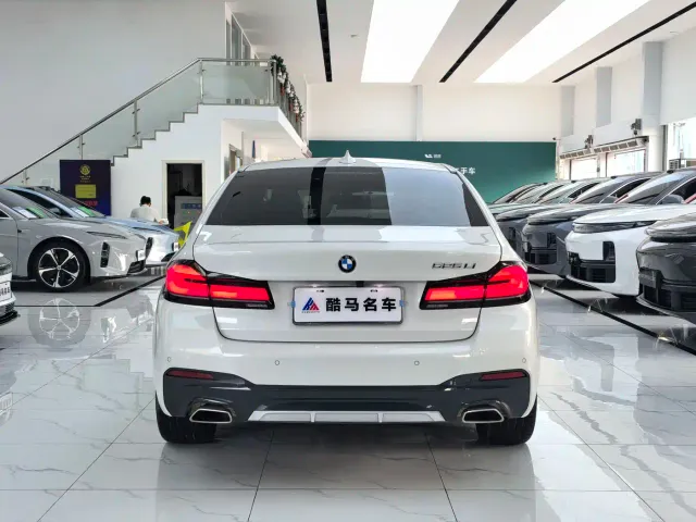 BMW 5 Series — Фото автомобиля 14