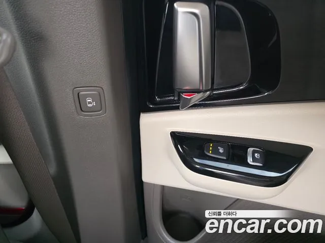 Kia Carnival Generation 4 — Фото автомобиля 11