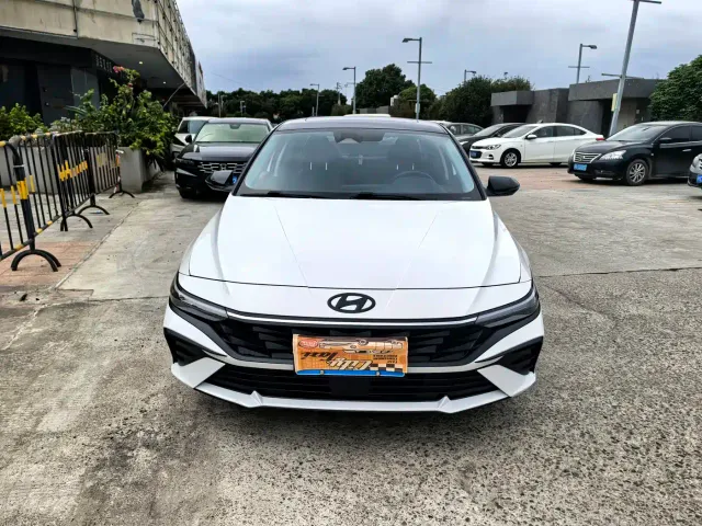 Hyundai Elantra — Фото автомобиля 2