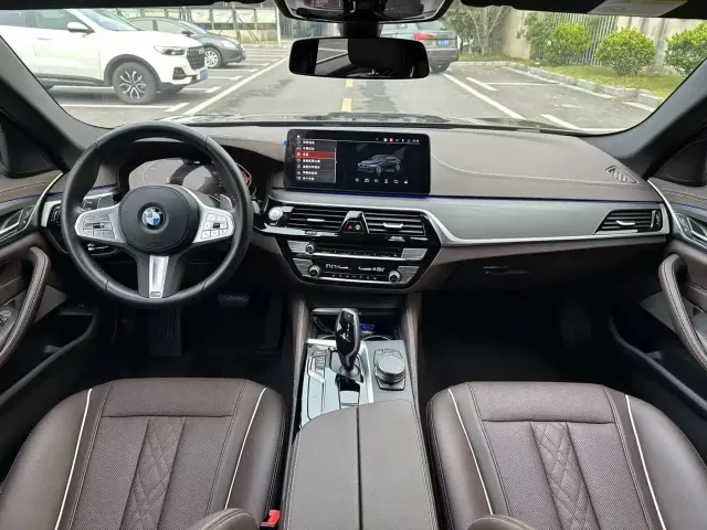 BMW 5 Series — Фото автомобиля 4