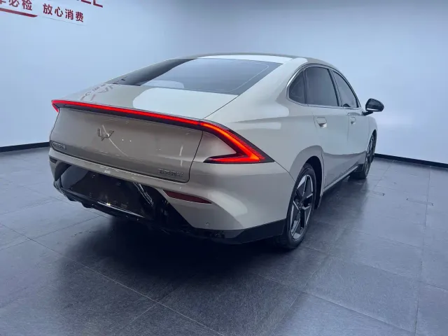 Wuling Starlight — Фото автомобиля 4