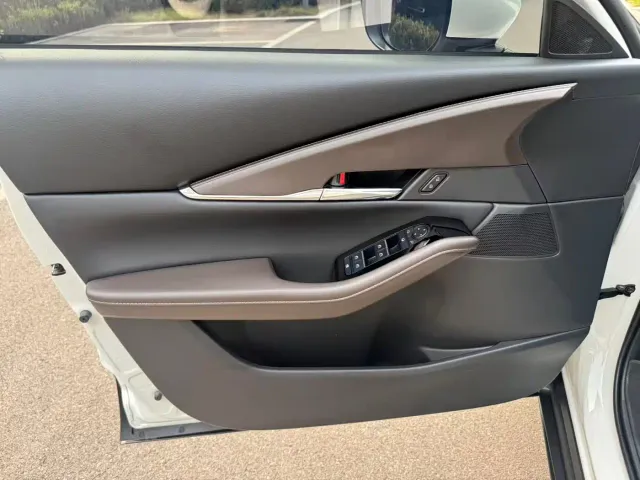 Mazda CX-30 — Фото автомобиля 4