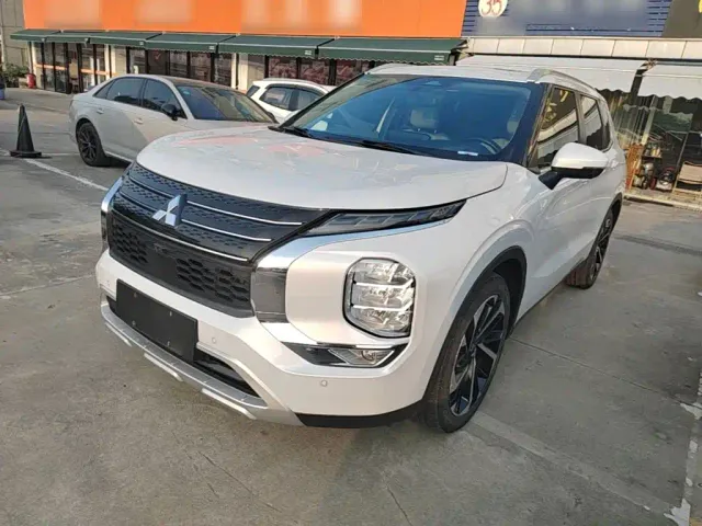 Фотография автомобиля — Mitsubishi Outlander