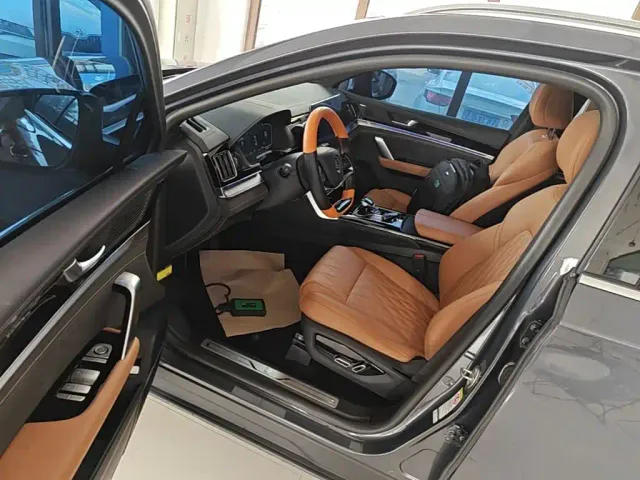 BYD Tang — Фото автомобиля 15