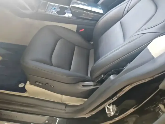 Tesla Model Y — Фото автомобиля 10