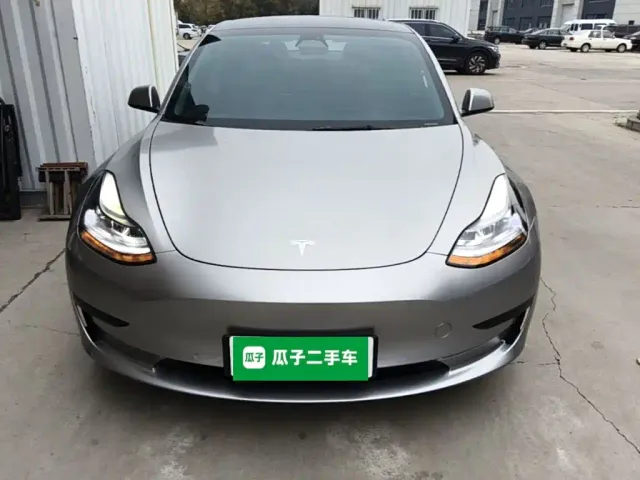 Tesla Model 3 — Фото автомобиля 2