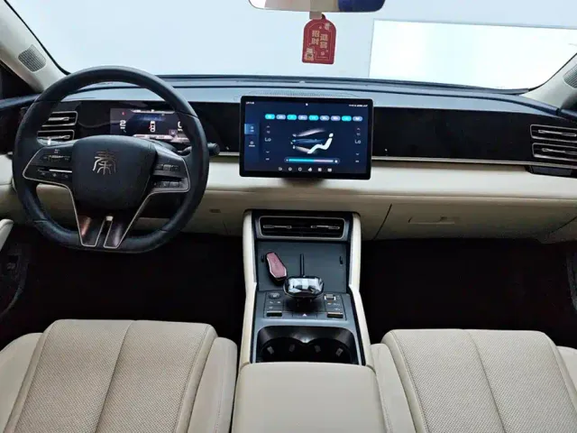 BYD Qin L — Фото автомобиля 12