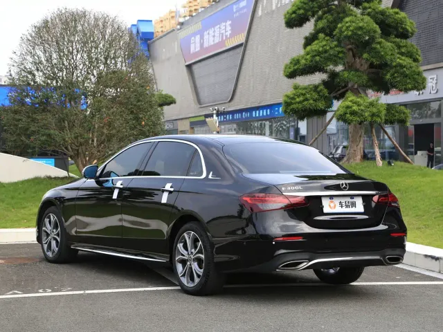 Mercedes-Benz E-Class — Фото автомобиля 22