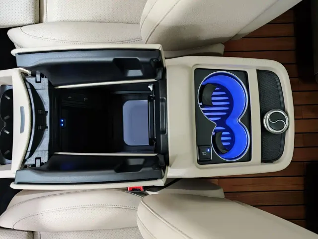 Mercedes-Benz V-Class — Фото автомобиля 21