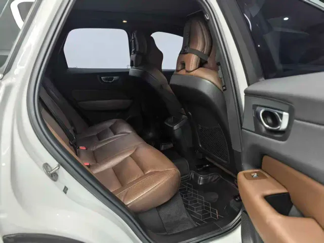 Volvo XC60 — Фото автомобиля 3