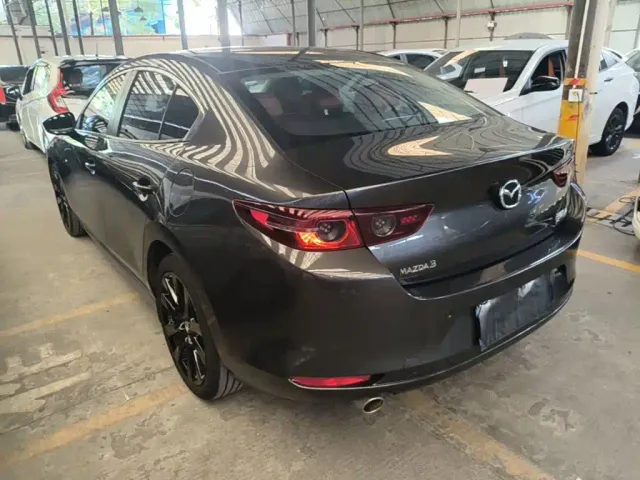 Mazda Axela — Фото автомобиля 4