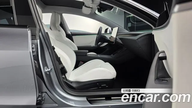 Tesla Model 3 — Фото автомобиля 15