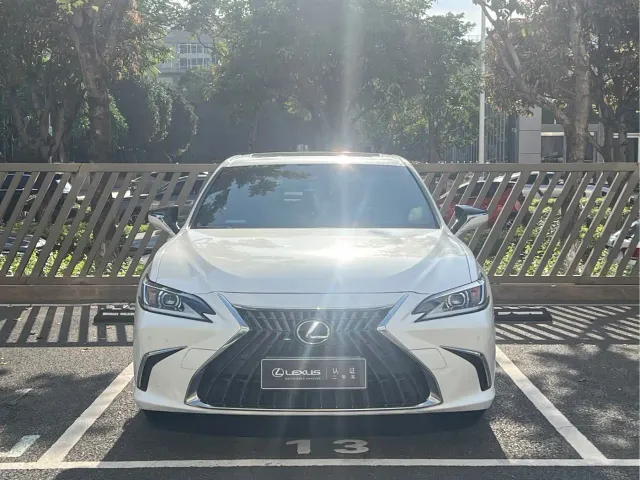 Lexus ES — Фото автомобиля 2