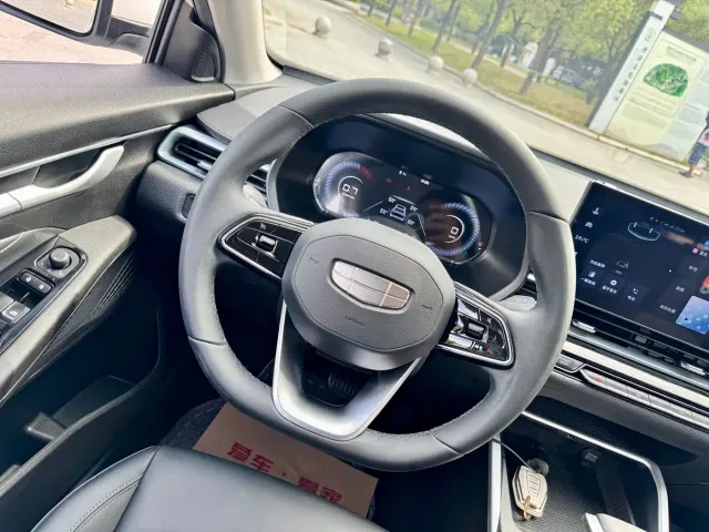 Geely Emgrand — Фото автомобиля 12