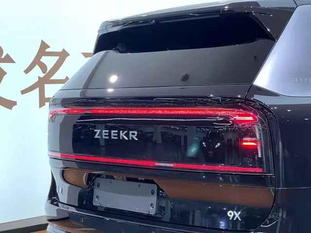 ZEEKR Zeekr 9X 2025 model Ultra Edition 70kWh — Фото автомобиля 6