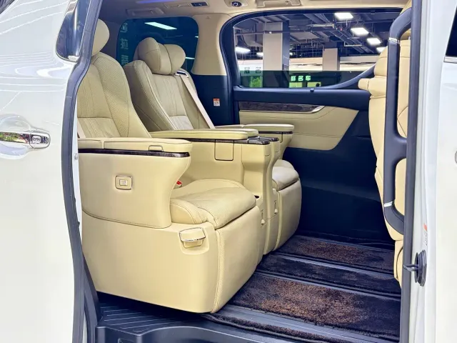 Toyota Vellfire — Фото автомобиля 11