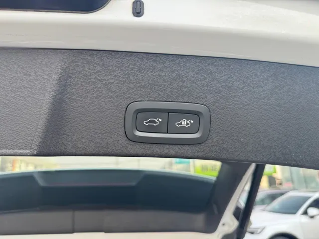 Volvo XC40 — Фото автомобиля 12