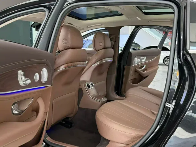 Mercedes-Benz E-Class — Фото автомобиля 7