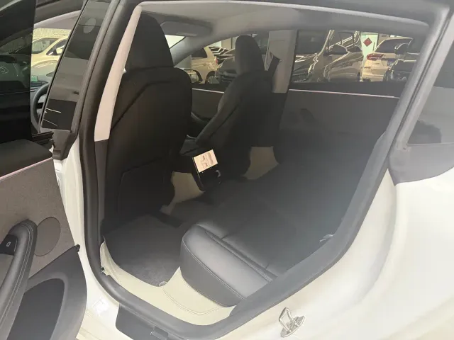 Tesla Model 3 — Фото автомобиля 9