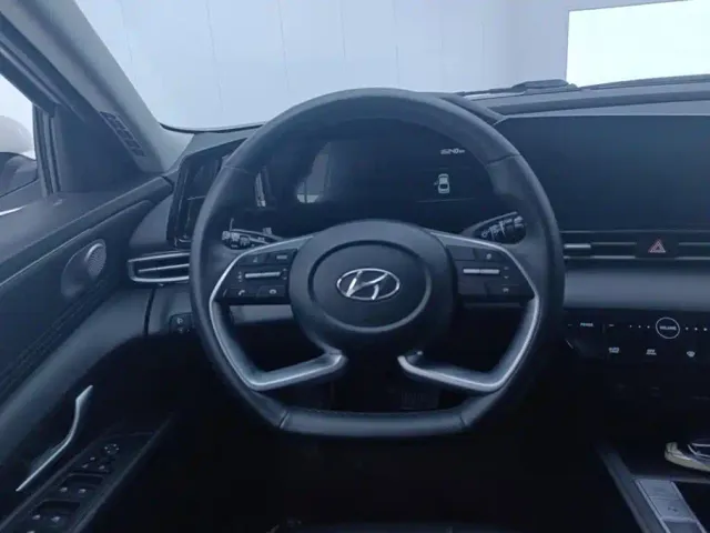 Hyundai Elantra — Фото автомобиля 15