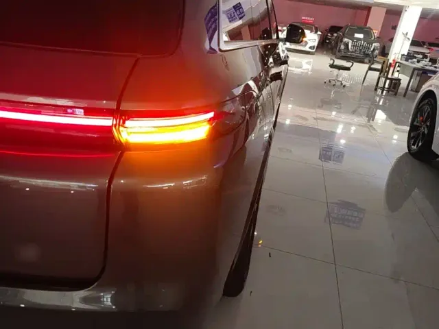 Li Auto L8 — Фото автомобиля 7