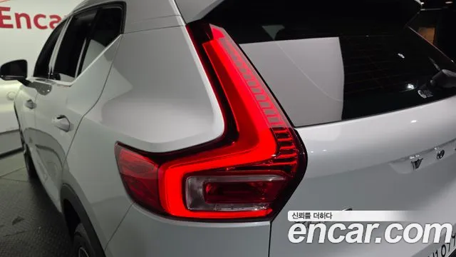 Volvo XC40 — Фото автомобиля 23