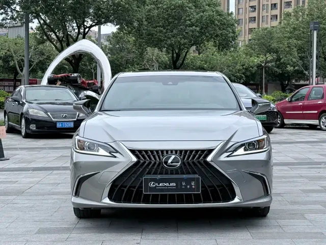 Lexus ES — Фото автомобиля 2