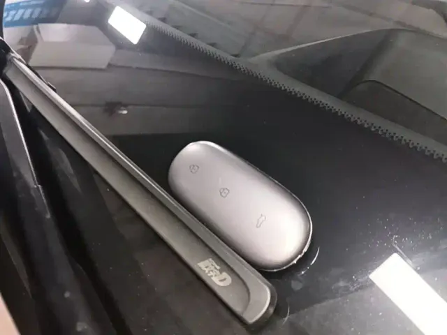 Li Auto L8 — Фото автомобиля 8