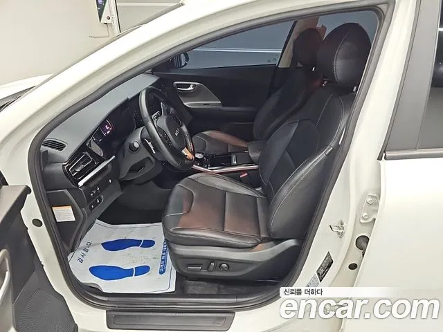 Kia Niro — Фото автомобиля 11