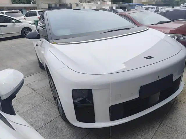 Li Auto i6 — Фото автомобиля 3