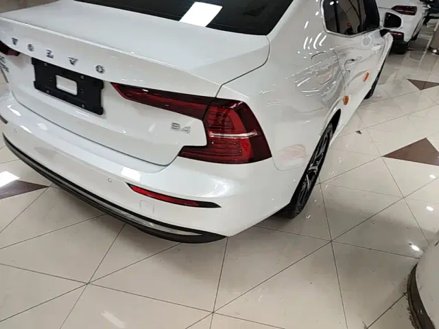 Volvo S60 — Фото автомобиля 7