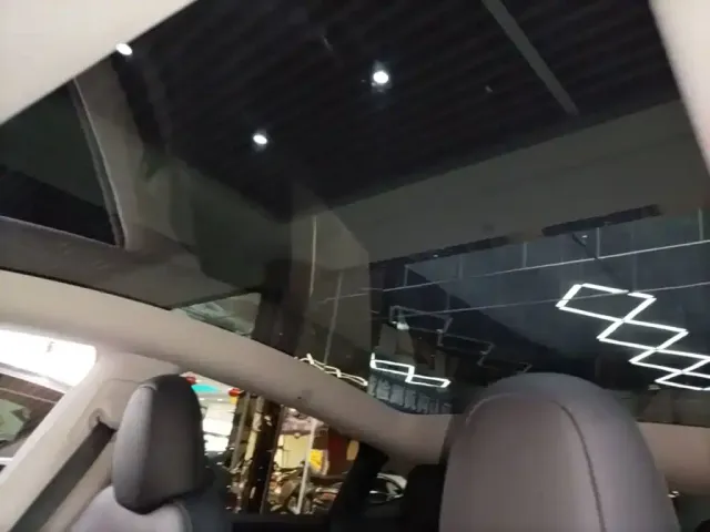 Tesla Model Y — Фото автомобиля 17