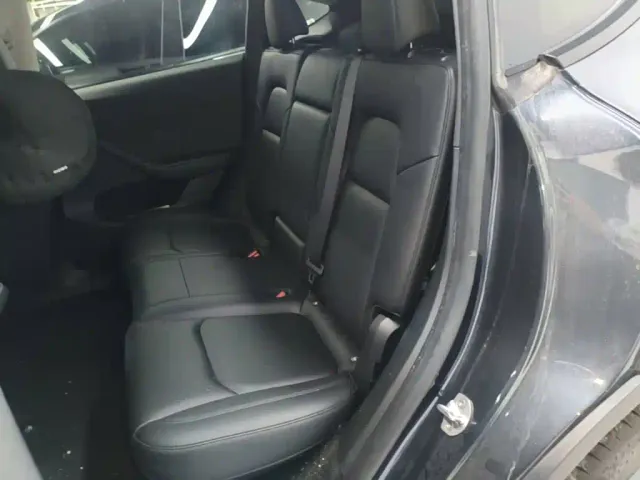 Tesla Model Y — Фото автомобиля 16